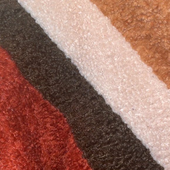 CUTE, COLORBLOCK PULLOVER! UNIQUE PIECE🧚🏽‍♀️📙 - Picture 2 of 2